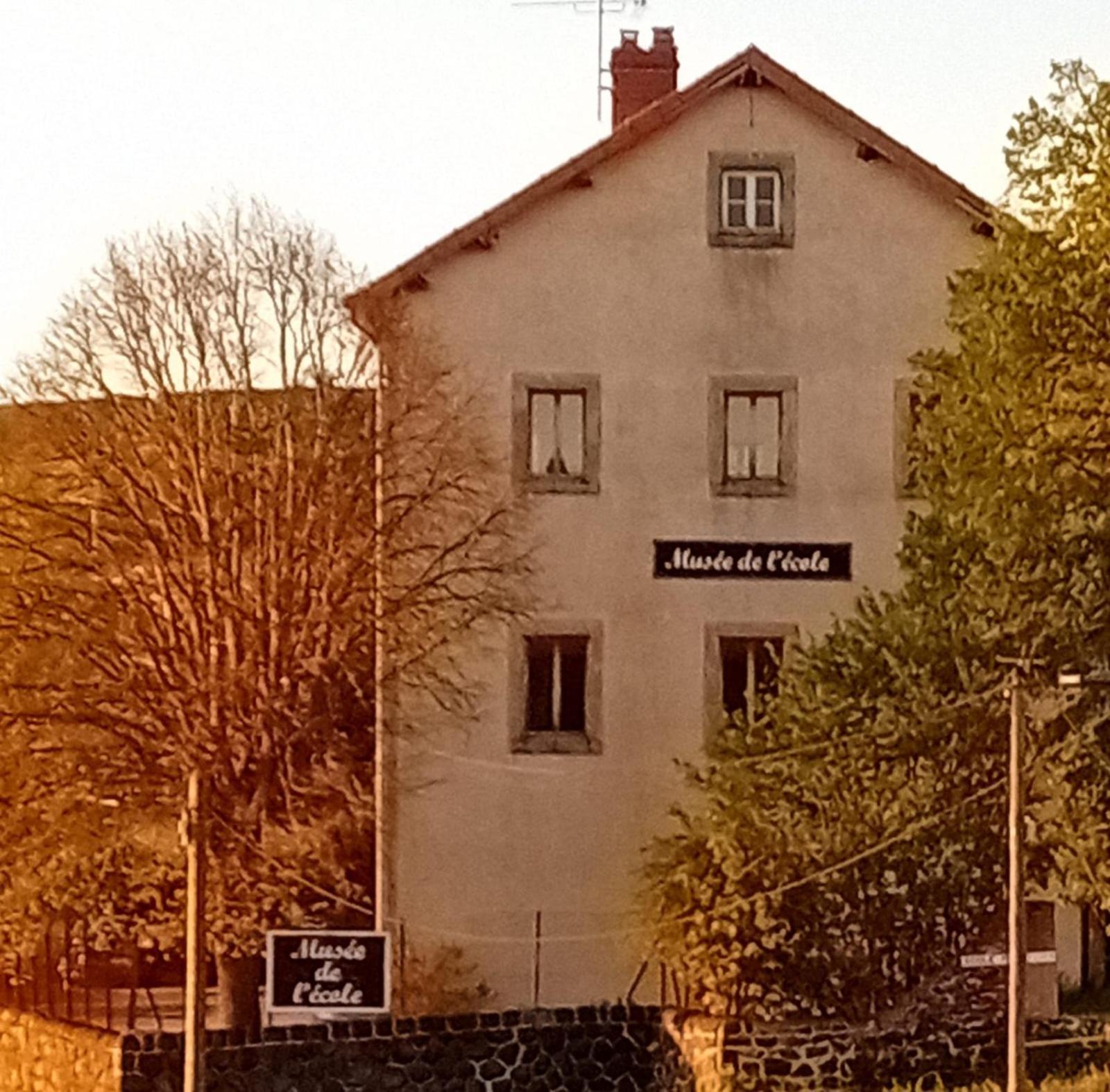 Gite Et Chambres D'Hotes Du Musee Ecole Le Monastier sur Gazeille Buitenkant foto